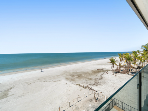 Beachfront Home in Fort Myers with Panoramic Gulf Views
